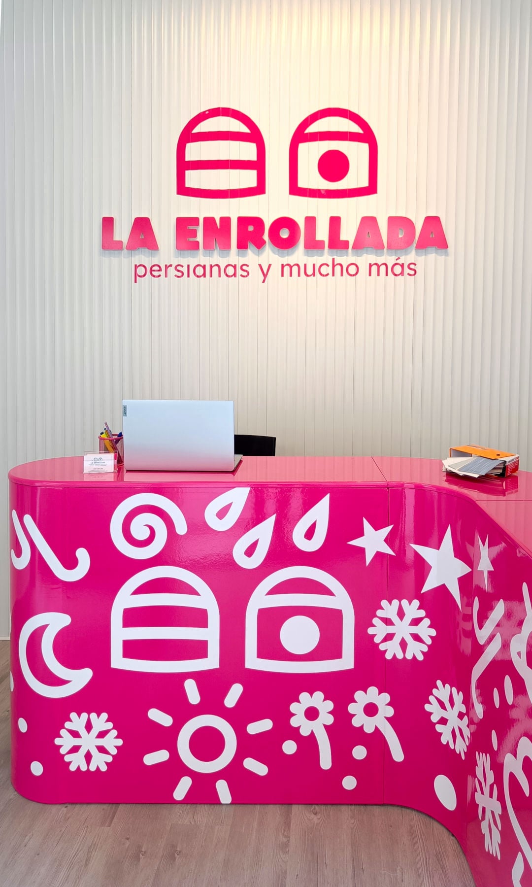 visiby marketing etico progettazione spazi commerciali negozi La Enrollada persianas a coruna progettazione mobiliario negozi